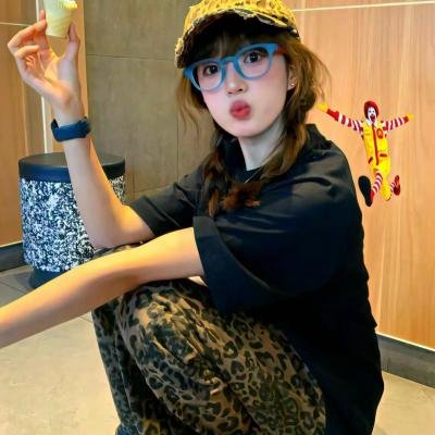 男人与婴儿